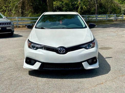 Used 2017 Toyota Corolla iM image 2