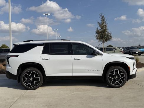 New 2026 Chevrolet Traverse High Country image 3