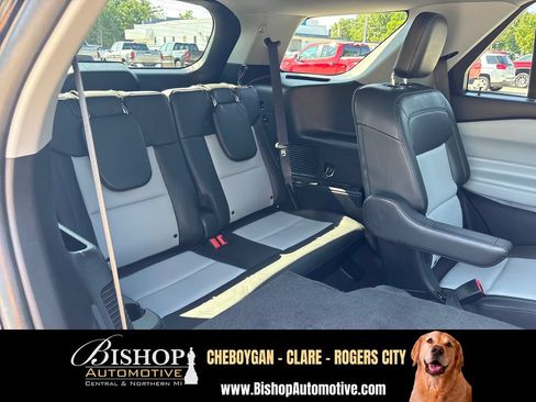 Used 2022 Ford Explorer XLT w/ Equipment Group 202A AWD/4WD image 24