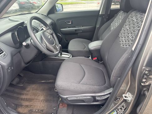 Used 2010 Kia Soul + FWD image 12