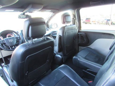 Used 2019 Dodge Grand Caravan SXT image 15