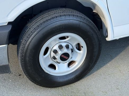 Used 2024 GMC Savana 2500 w/ Driver Convenience Package image 4