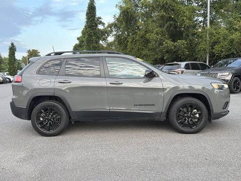Used 2023 Jeep Cherokee Altitude Lux AWD/4WD image 2