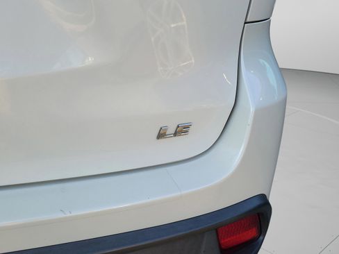 Used 2018 Toyota Highlander LE image 16