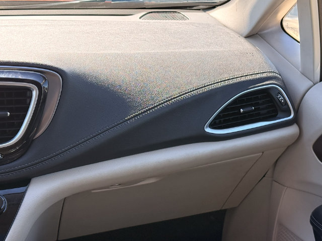 Used 2018 Chrysler Pacifica Limited FWD image 26