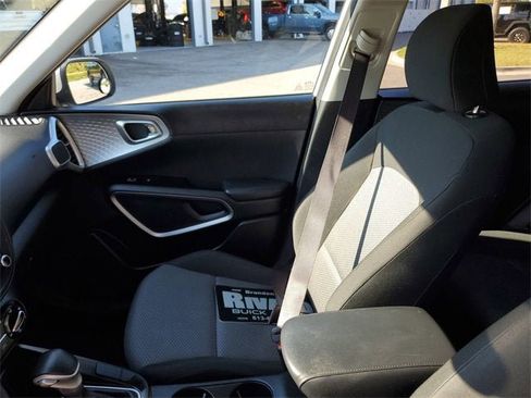 Used 2020 Kia Soul LX image 30