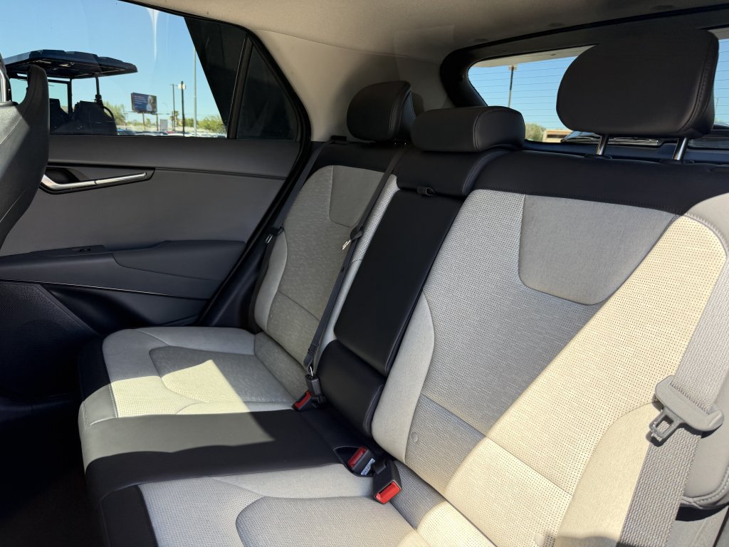Used 2025 Kia Niro FWD image 35