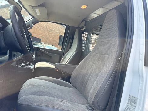 Used 2017 GMC Savana 2500 RWD image 8