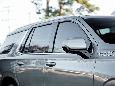 Used 2025 Chevrolet Tahoe High Country image 3