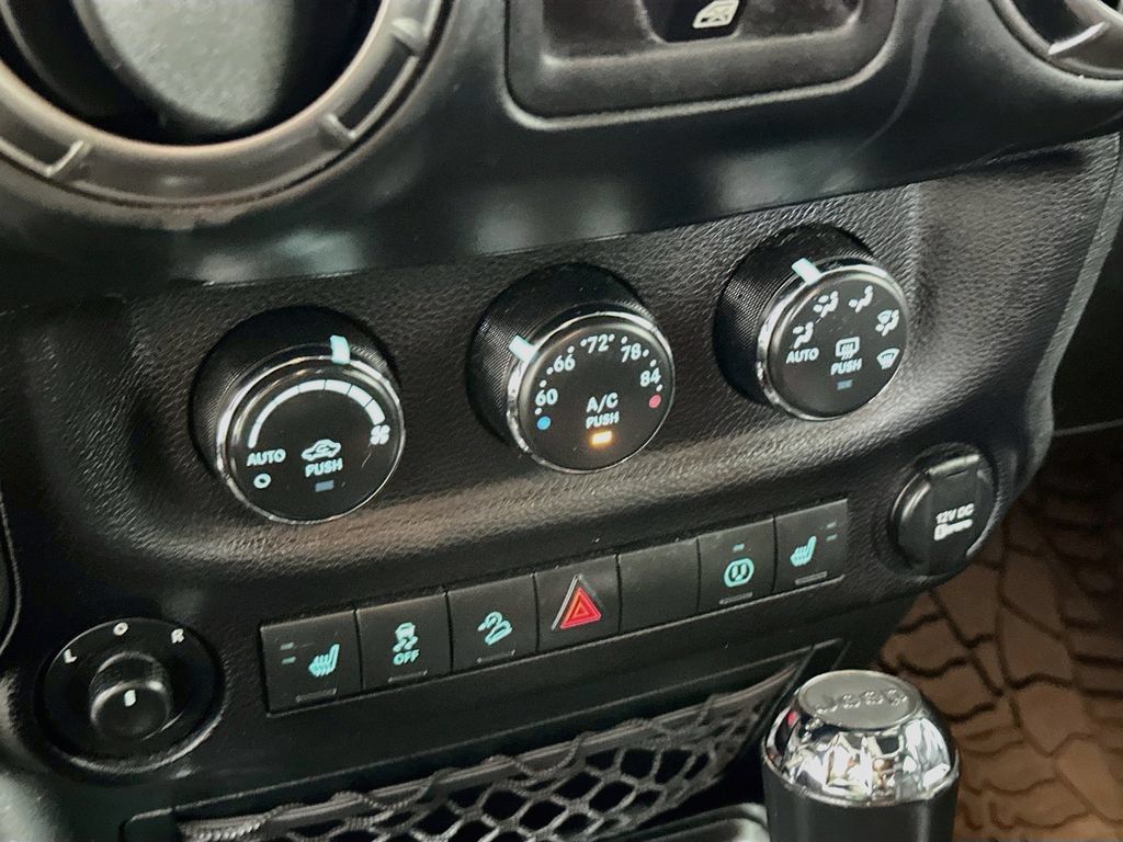 Used 2018 Jeep Wrangler Unlimited Sahara AWD/4WD image 14