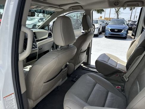 Used 2020 Toyota Sienna XLE w/ XLE Navigation Package FWD image 34