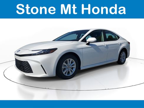 Used 2025 Toyota Camry LE FWD image 3