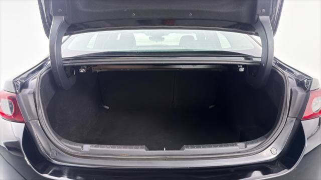 Used 2019 MAZDA MAZDA3 Sedan w/ Preferred Package FWD image 17