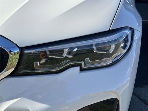 Used 2022 BMW 330i xDrive Sedan w/ M Sport Package image 9