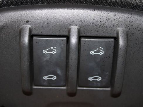 Used 2025 Chevrolet Trax RS w/ Sunroof Package image 47