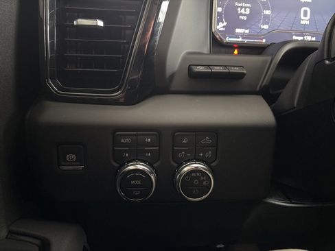 Used 2025 GMC Sierra 1500 AT4 w/ AT4 Premium Package image 23