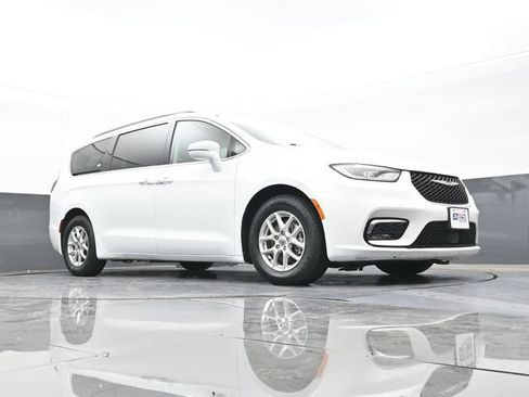 Used 2022 Chrysler Pacifica Touring-L FWD image 51