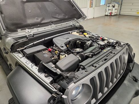 Used 2019 Jeep Wrangler Unlimited Sport S AWD/4WD image 36