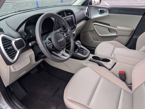 Used 2024 Kia Soul LX FWD image 10