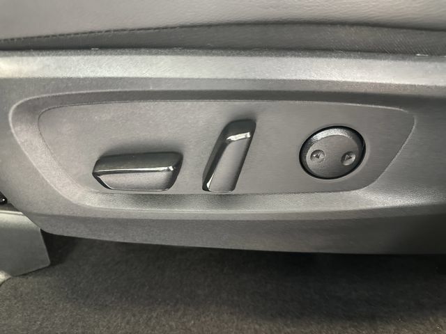 Used 2025 Nissan Pathfinder SL AWD/4WD image 22