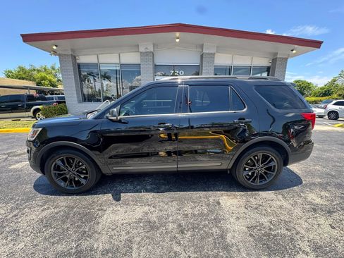 Used 2017 Ford Explorer XLT w/ Equipment Group 202A FWD image 10