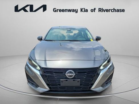 Used 2024 Nissan Altima 2.5 SV FWD image 2