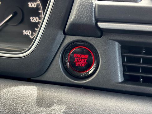 Certified 2025 Honda Pilot Touring image 21