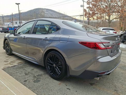 Used 2025 Toyota Camry SE image 4