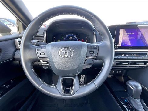 Used 2025 Toyota Camry SE image 8