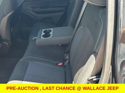 Used 2025 Jeep Grand Cherokee Laredo X RWD image 12