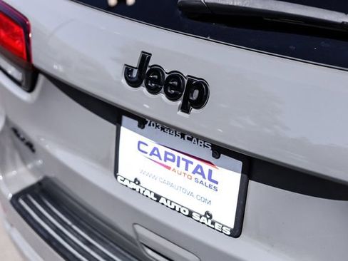 Used 2019 Jeep Grand Cherokee Altitude AWD/4WD image 19