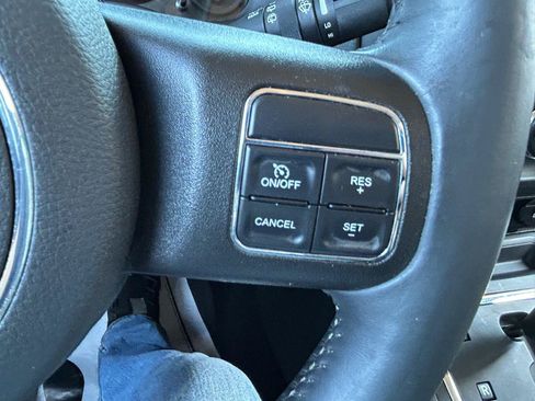 Used 2015 Jeep Patriot Latitude AWD/4WD image 19