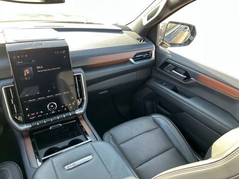 Used 2025 GMC Yukon Denali image 13