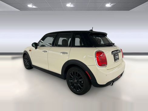 Used 2017 MINI Cooper 4-Door Hardtop image 3