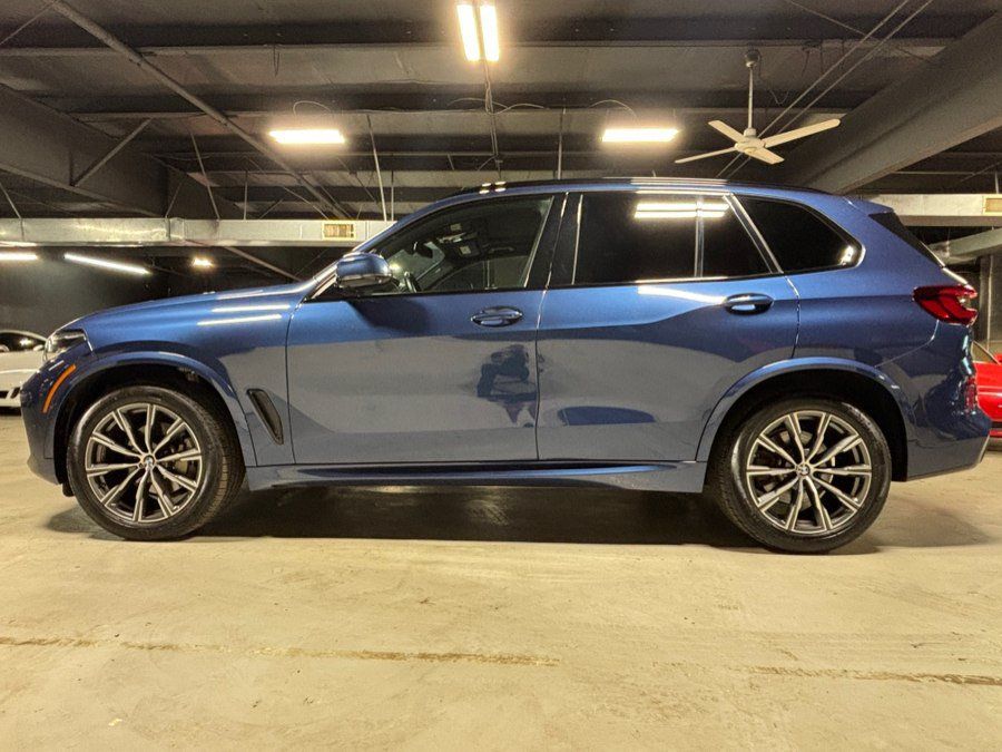 Used 2022 BMW X5 xDrive40i w/ M Sport Package AWD/4WD image 1