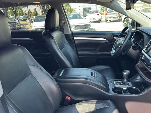 Used 2018 Toyota Highlander XLE AWD/4WD image 20