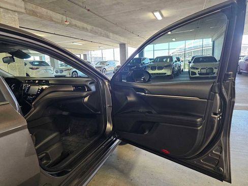 Used 2020 Toyota Camry SE FWD image 31
