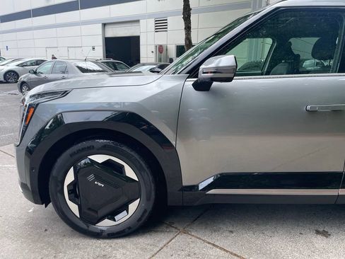 Used 2024 Kia EV9 Land AWD/4WD image 7