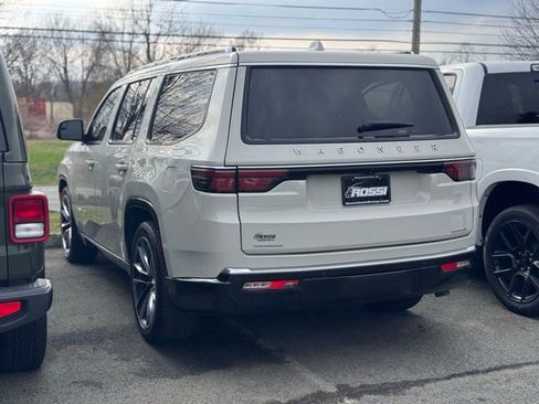 Used 2022 Jeep Wagoneer Series III w/ Premium Group I image 8