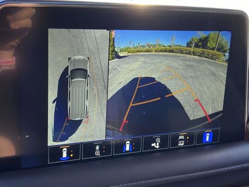 Used 2022 Chevrolet Tahoe Z71 w/ Off-Road Capability Package image 18