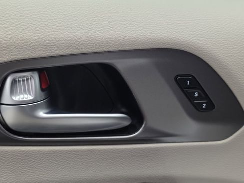 Used 2022 Chrysler Pacifica Touring-L AWD/4WD image 33