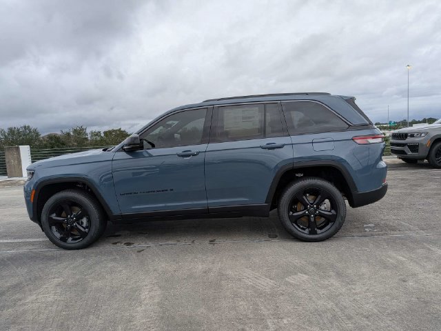 New 2027 Jeep Grand Cherokee Limited w/ Limited Altitude Package AWD/4WD image 7