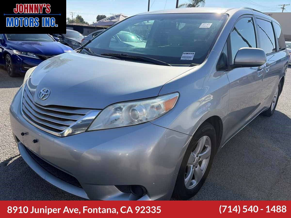 Used 2015 Toyota Sienna LE FWD image 1