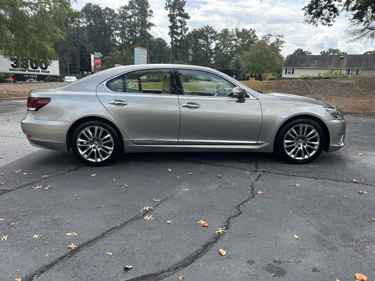 Used 2017 Lexus LS 460 w/ Comfort Package RWD image 6