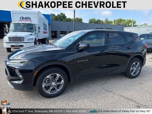 Used 2025 Chevrolet Blazer LT AWD/4WD image 1