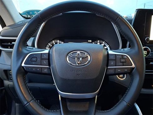 Certified 2024 Toyota Highlander XLE image 25