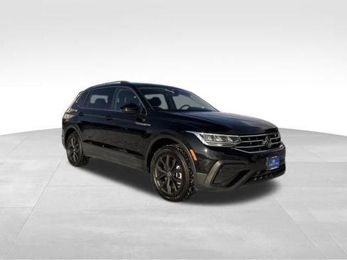 Used 2024 Volkswagen Tiguan SE image 3