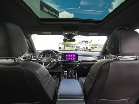 Used 2025 Volkswagen Atlas Cross Sport SEL AWD/4WD image 36