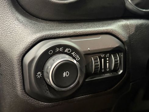 Used 2020 Jeep Wrangler Unlimited Sahara w/ Uconnect 4C Nav & Sound Group image 19