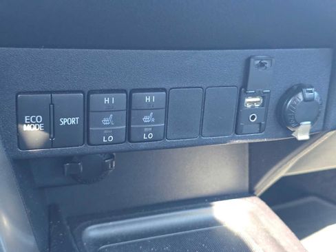 Used 2015 Toyota RAV4 Limited AWD/4WD image 30